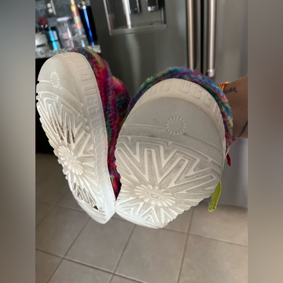 UGG Fuzzy Slippers size 7 - Picture 7 of 12